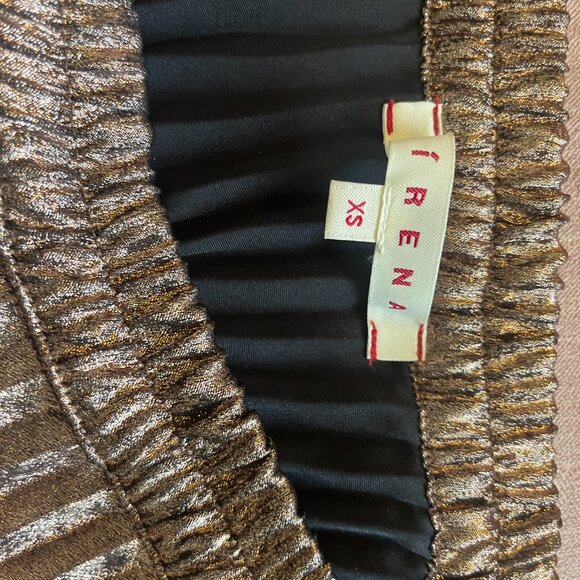 Xirena Farrah Pleated Midi Skirt in Bronze. Metallic - Picture 4 of 4